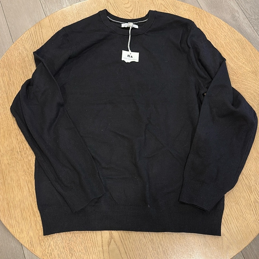 Free assembly men’s sweater NWT XL